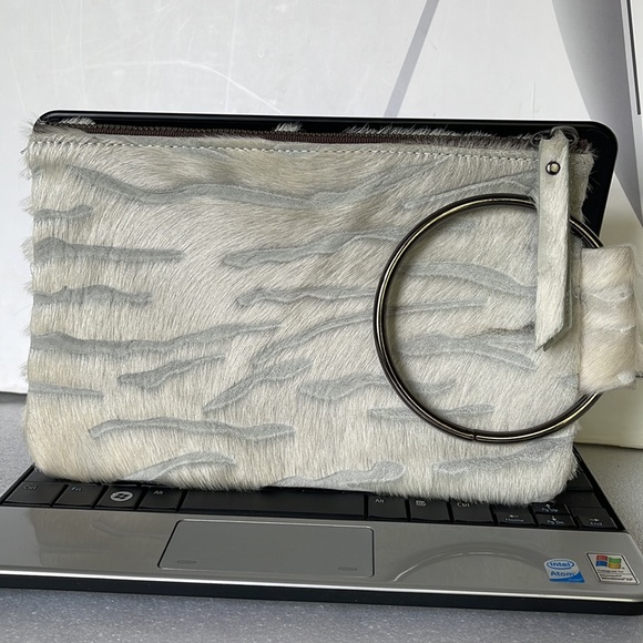 DeGroot Soirée Wrist In Hair On The Hide Metal Ring handle Fully Lined Clutch - Picture 3 of 11